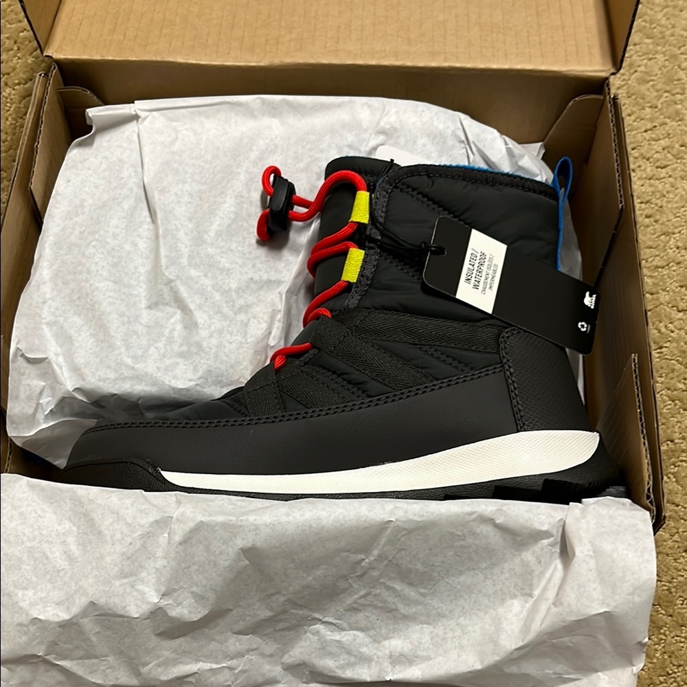 New in Box - Sorel Youth Whitney II snow boots - Youth Size 3